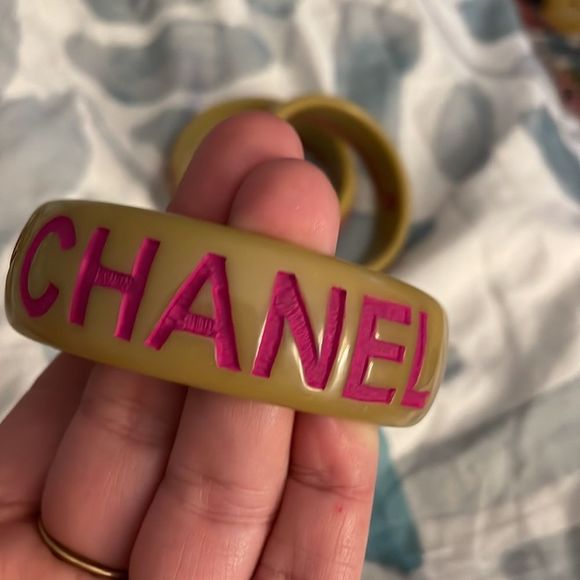 Jessica Kagan Cushman JKC Ripped off by Chanel resin bangle bracelets NWOT - Picture 2 of 4